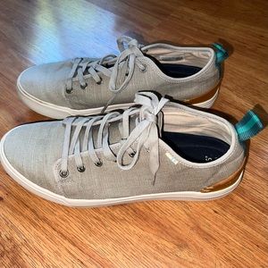 Men’s Gray Tom’s Size 10